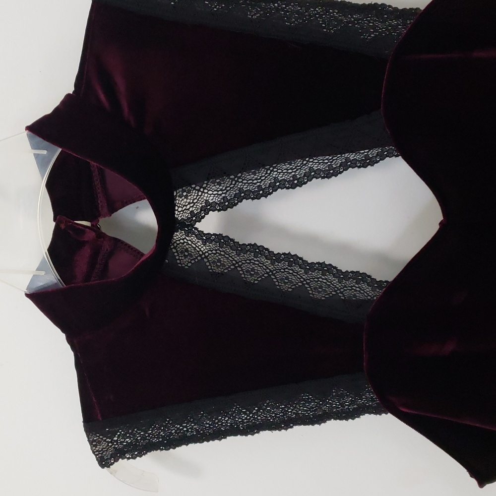 〰️Forever 21〰️ Burgundy Velvet Lace High Neck Cutout Bodysuit 2X - Picture 2 of 7
